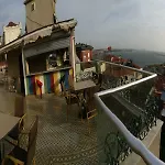 Modern Hotel *