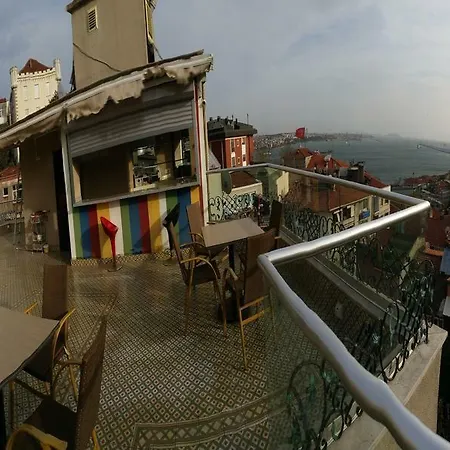 Modern Hotel *